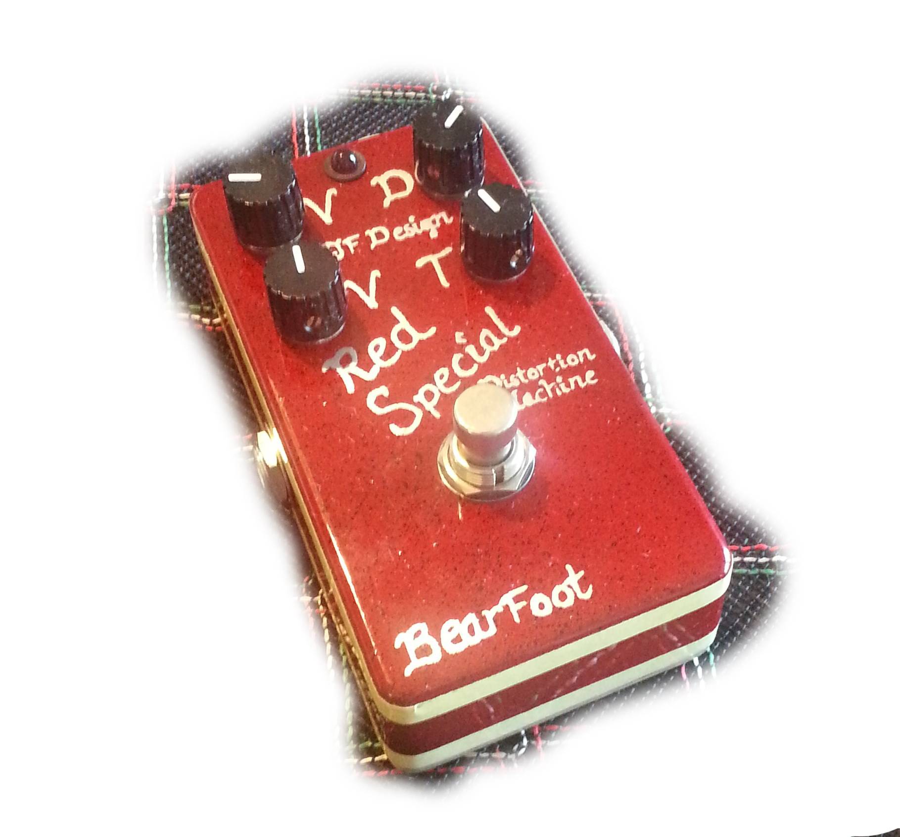 Bear Foot Emerald Green Dist Machine RED - гитарный эффект