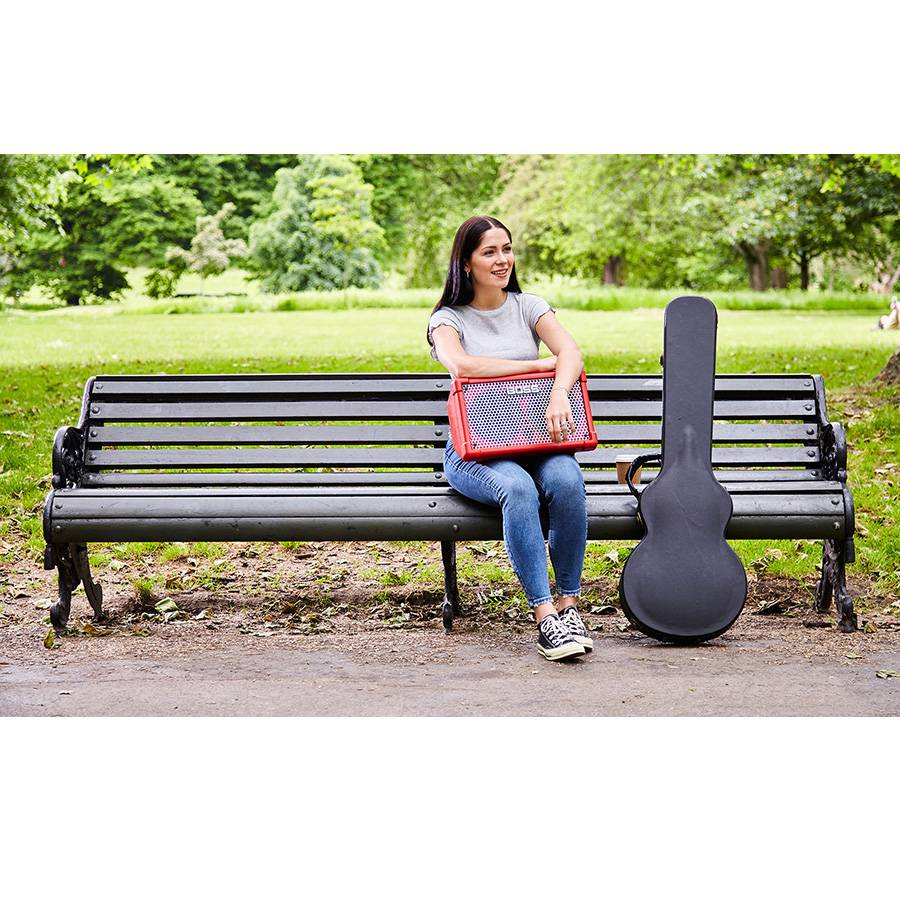 Boss Cube Street II Red - стерео усилитель для гитары и вокала 10 Ватт с питанием от батареек и эффектами (красный)