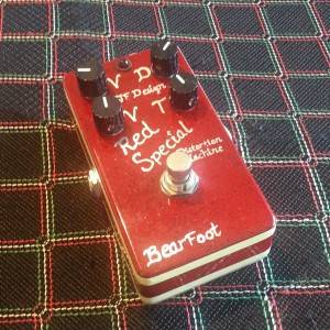 Bear Foot Emerald Green Dist Machine RED - гитарный эффект