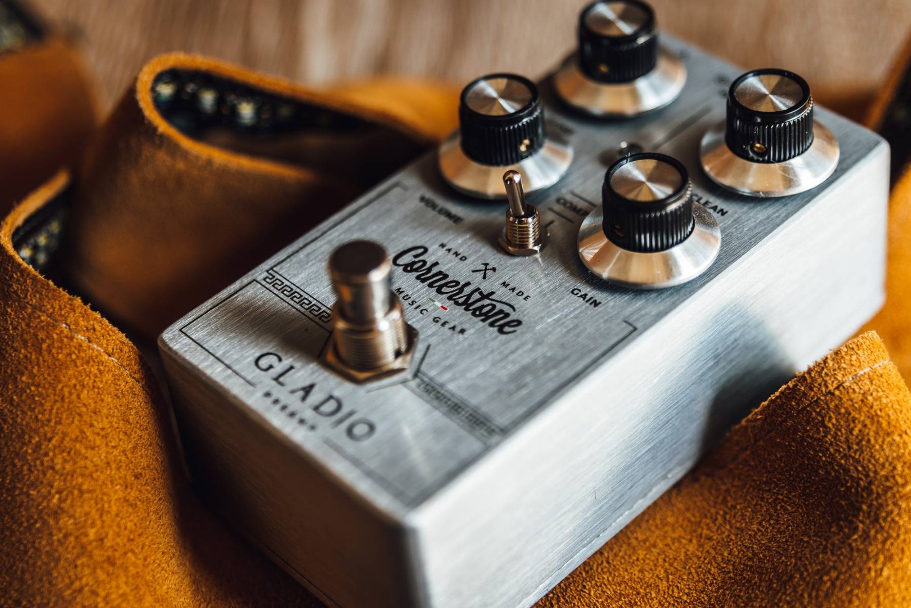 Cornerstone Music Gear Gladio SC Single Channel Preamp - гитарный эффект