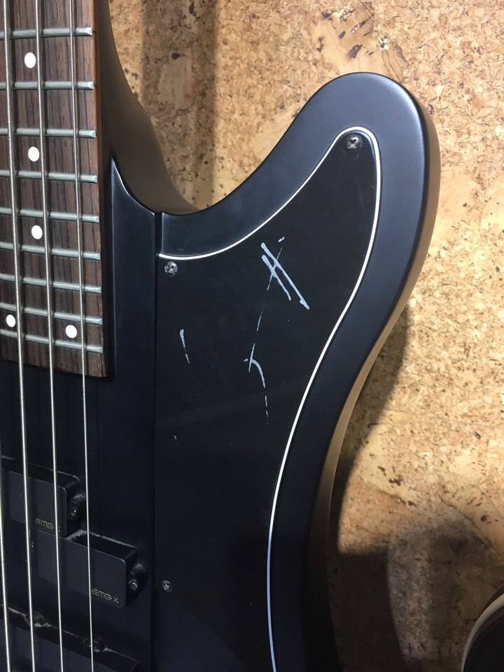 Schecter Sixx Bass Satin Black Autographed by Nikki Sixx (с пробегом) - бас-гитара