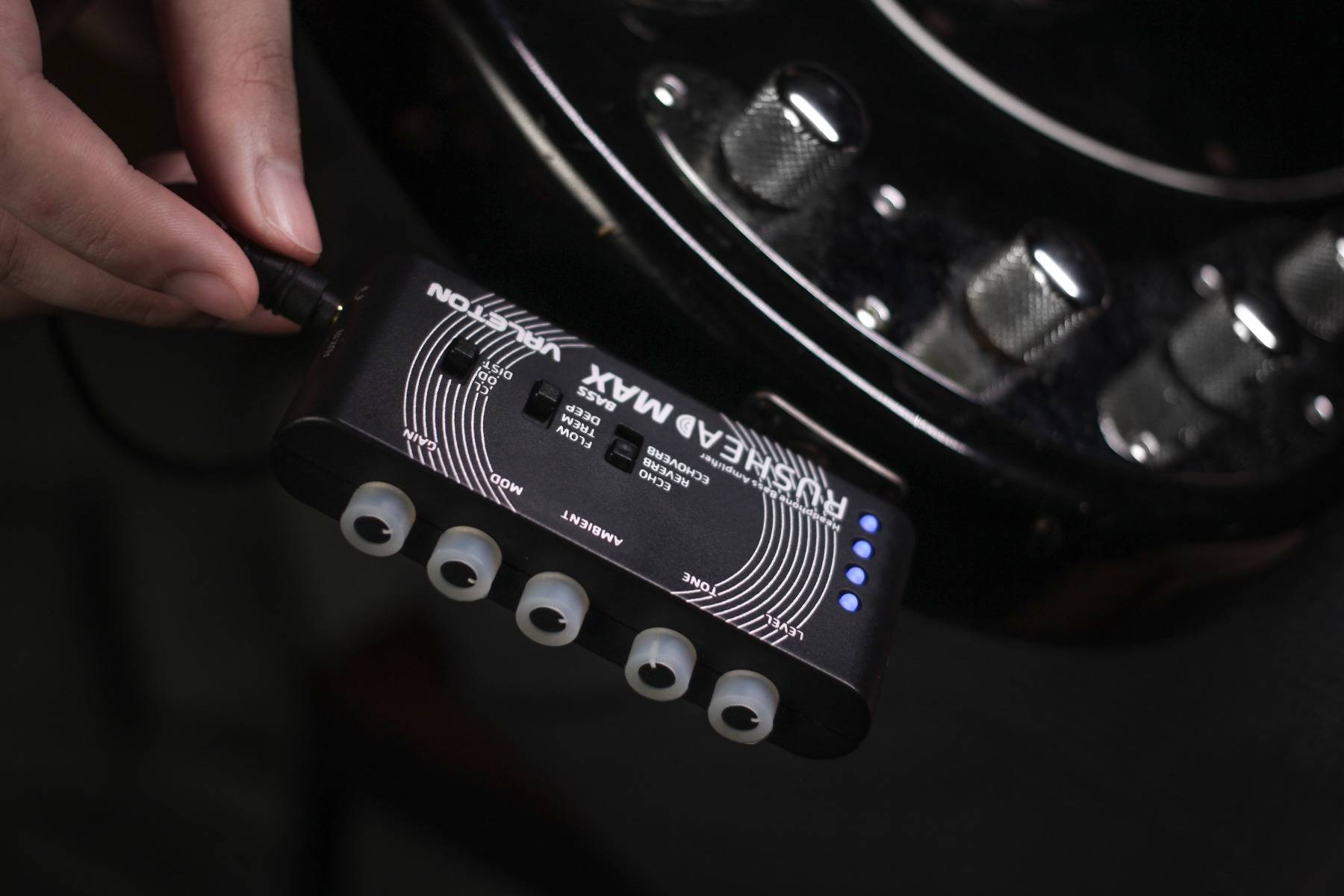 Valeton Rushead Max Bass RH-101 Pocket Guitar Amp - портативный усилитель для бас-гитары для наушников