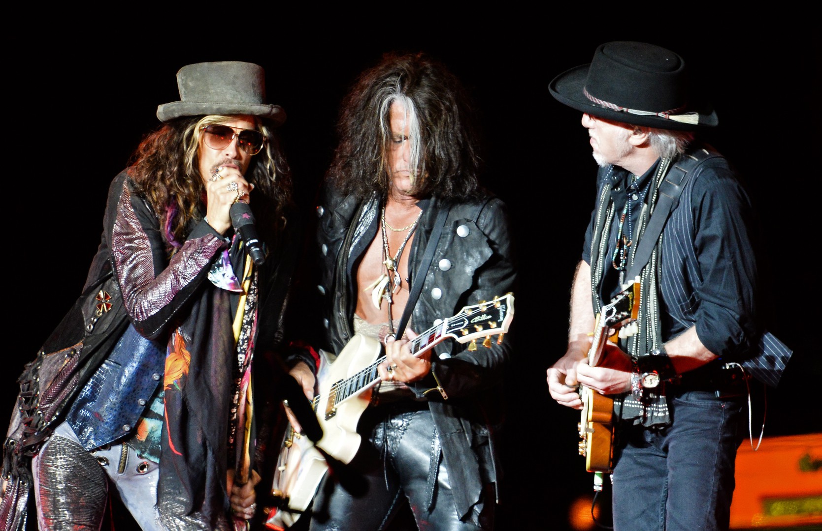 Педали, гитары, усилители... и история Aerosmith!