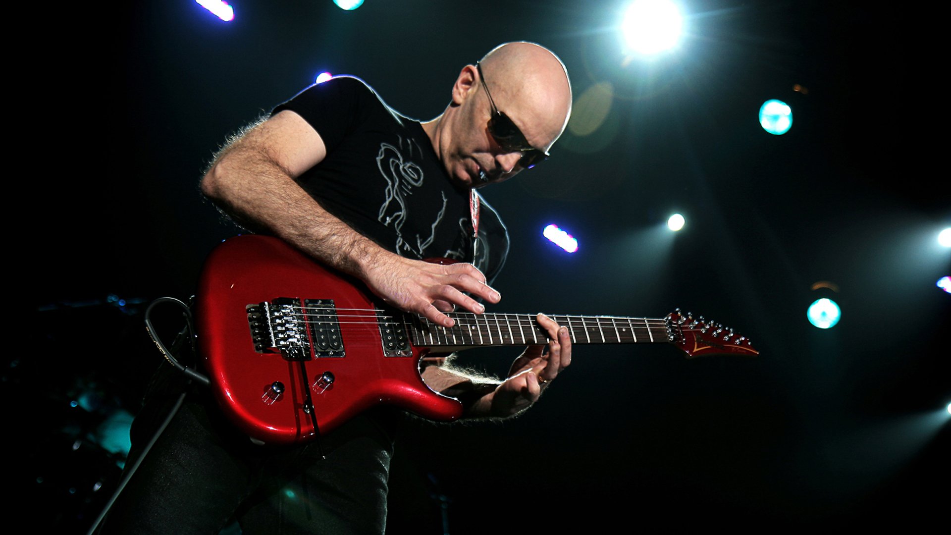 5 причин, почему стоит учиться на музыке Joe Satriani