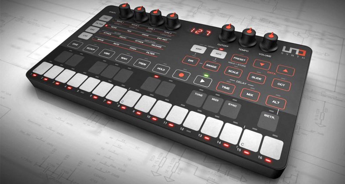 IK Multimedia UNO Synth